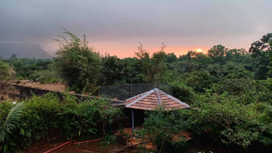 Nature Villa, Dukes Den Khandala ภายนอก รูปภาพ